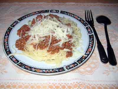 Спагетти под соусом болонез